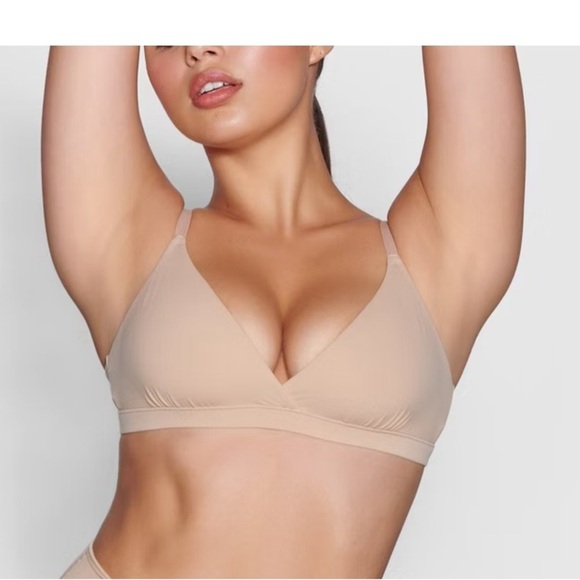SKIMS Crossover Bralette Size Large Tan Fits Everybody No Underwire Soft V Neck - Picture 1 of 15